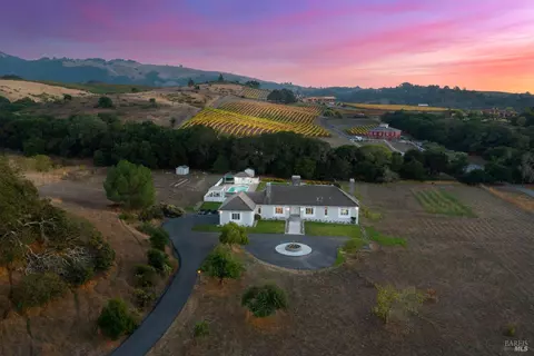4450 La Paz Ln, Santa Rosa, CA 95404