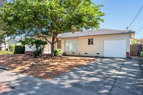 1820 Humboldt St, Santa Rosa, CA 95404