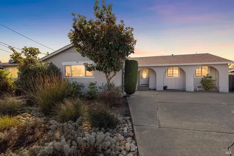 428 Ely Blvd S, Petaluma, CA 94954