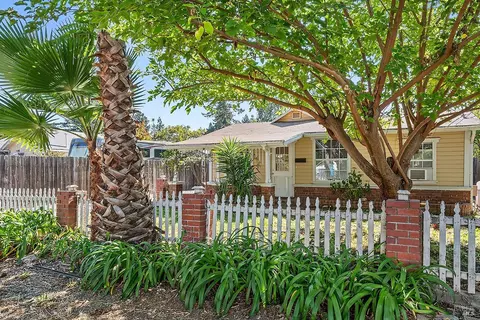 220 Earle St, Santa Rosa, CA 95407