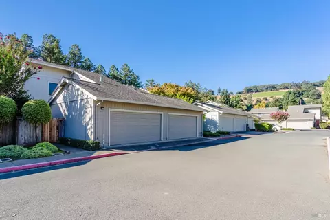 15 Vanessa Ct W, Napa, CA 94558