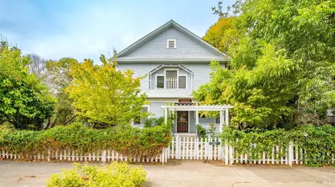 1007 Humboldt St, Santa Rosa, CA 95404
