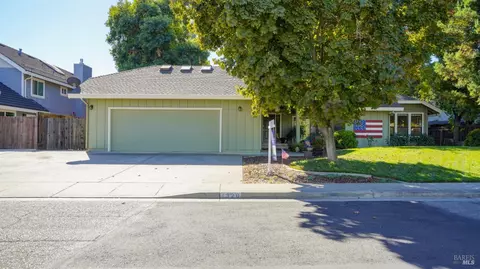 1320 Parkgreen Dr, Dixon, CA 95620
