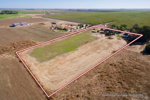 8111 Maxwell Ln, Dixon, CA 95620