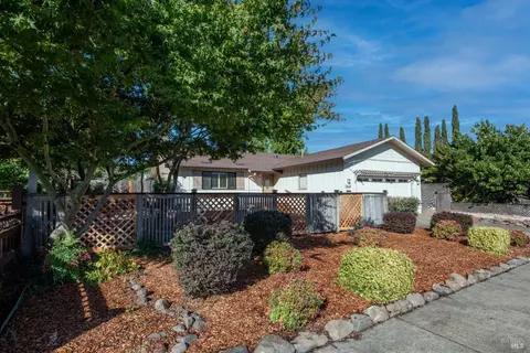 2245 Santa Fe Dr, Santa Rosa, CA 95405