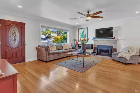 733 Rollingwood Dr, Vallejo, CA 94591 photo 4