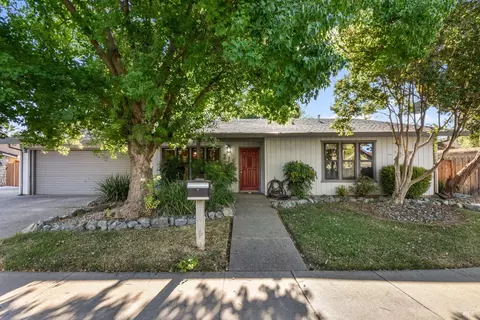 215 Alderglen Dr, Dixon, CA 95620