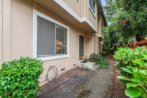 1319 Gold Way, Rohnert Park, CA 94928