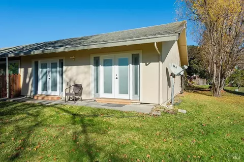 9 Vineyard Cir, Sonoma, CA 95476