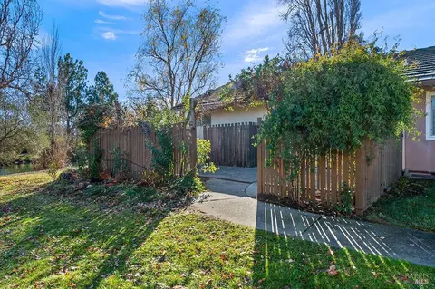 9 Vineyard Cir, Sonoma, CA 95476 photo 3