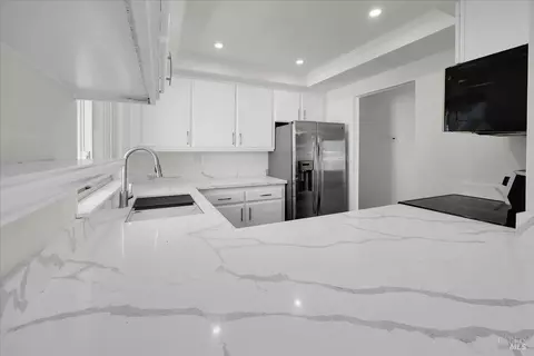 865 Shady Oak Dr, Santa Rosa, CA 95404