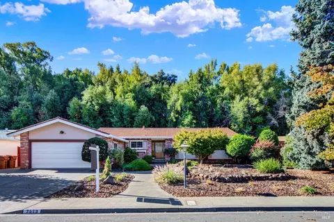 2573 Rollingwood Dr, Napa, CA 94558