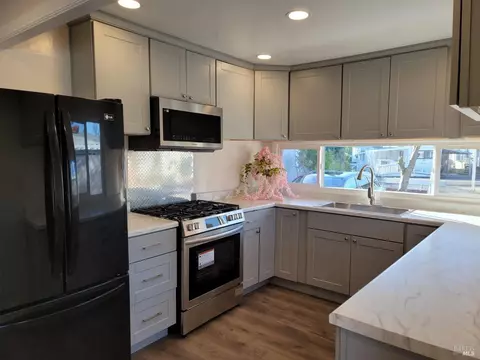 61 Arthur Dr, Santa Rosa, CA 95403