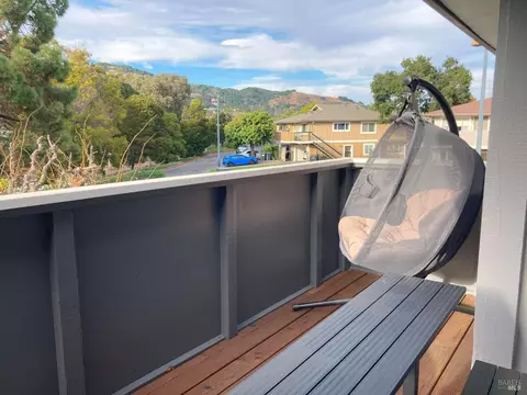 215 Bahia Pl, San Rafael, CA 94901