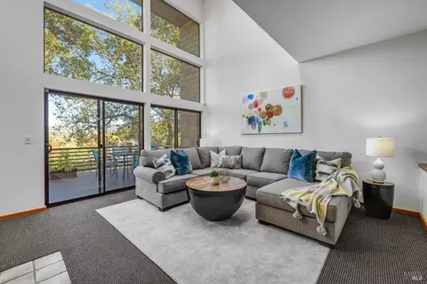 1660 Deer Run, Santa Rosa, CA 95405