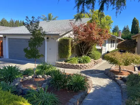 6466 Amberwood St, Rohnert Park, CA 94928