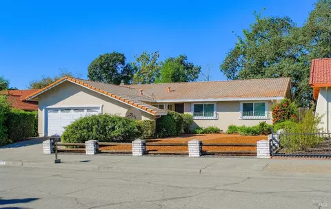 5513 El Encanto Dr, Santa Rosa, CA 95409