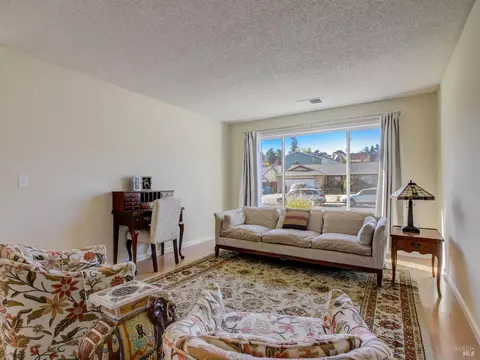 1110 Greenmont Dr, Vallejo, CA 94591 photo 5