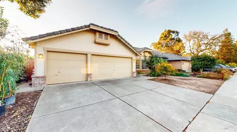 1233 Trombetta St, Santa Rosa, CA 95407