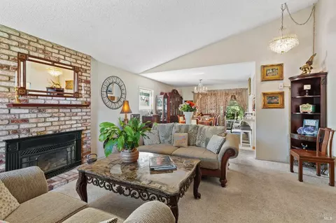 201 Prune Tree Dr, Healdsburg, CA 95448 photo 9