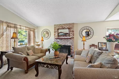 201 Prune Tree Dr, Healdsburg, CA 95448 photo 6