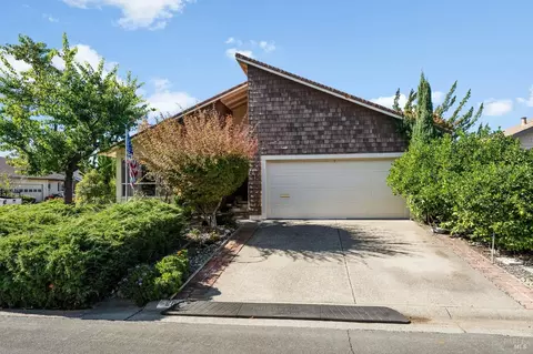 201 Prune Tree Dr, Healdsburg, CA 95448 photo 2
