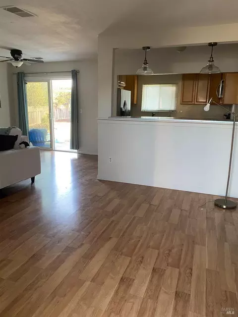 112 Stanford Dr, Vallejo, CA 94589 photo 2