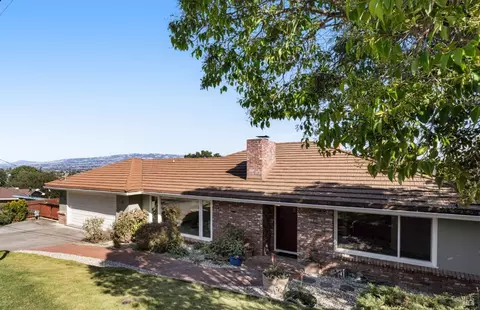 8 Haven Dr, Petaluma, CA 94952 photo 2