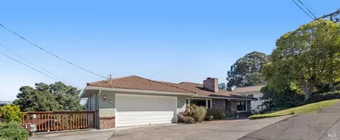 8 Haven Dr, Petaluma, CA 94952