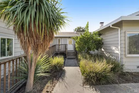 4310 Lichau Rd, Penngrove, CA 94951