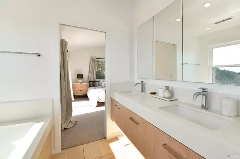 Bath - 540 Edgemont Ln, Angwin, CA 94508 photo 2 of 3