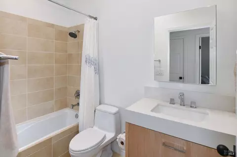 Bath - 540 Edgemont Ln, Angwin, CA 94508 photo 3 of 3