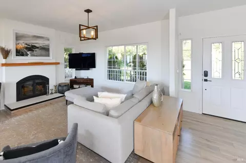 Living - 540 Edgemont Ln, Angwin, CA 94508 photo 2 of 3