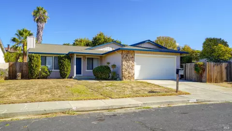805 Bobolink Ct, Suisun City, CA 94585