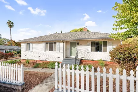 1034 Fern Dr, Napa, CA 94559