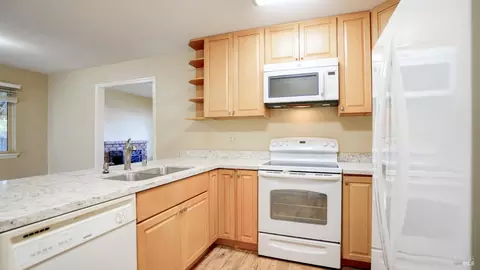 1073 Hawk Ln, Fairfield, CA 94533 photo 14