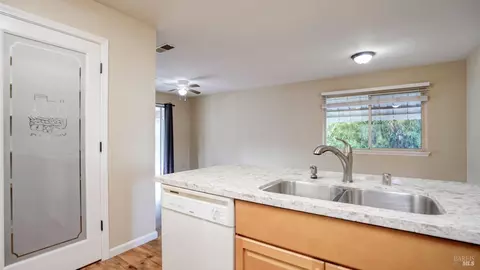 1073 Hawk Ln, Fairfield, CA 94533 photo 16