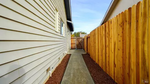 1073 Hawk Ln, Fairfield, CA 94533 photo 32
