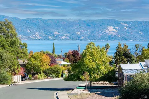 380 Walnut Dr, Lakeport, CA 95453