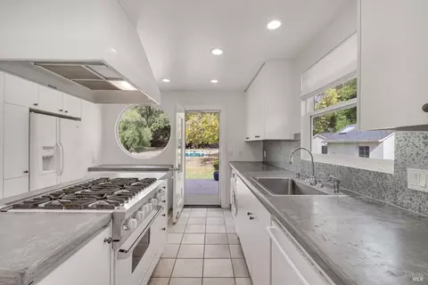 1094 Rose Dr, Napa, CA 94558 photo 9