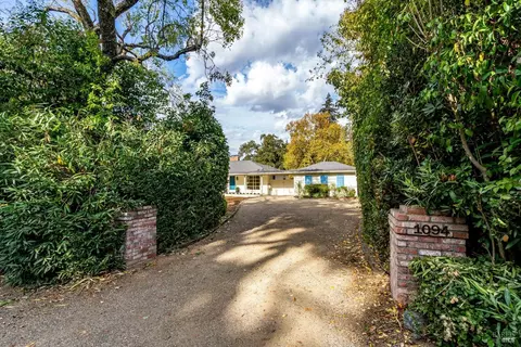 1094 Rose Dr, Napa, CA 94558 photo 2