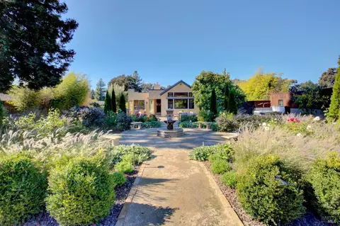 1028 Berry Ln, Napa, CA 94558