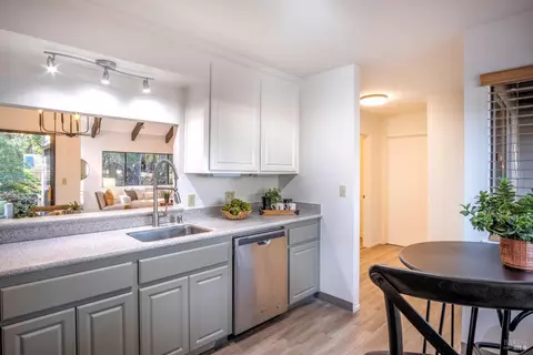 1725 Ignacio Blvd, Novato, CA 94949 photo 2