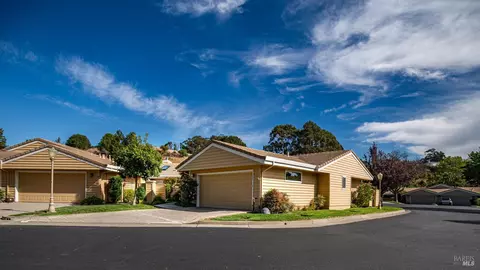 27 Peacock Ct, San Rafael, CA 94901