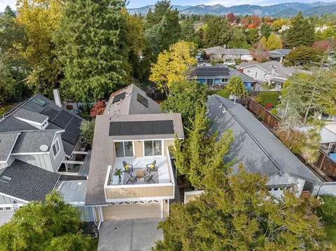 2329 Avenida De Las Brisas, Santa Rosa, CA 95405