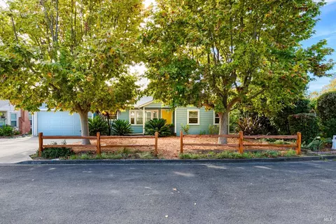 2039 Evelyn Dr, Santa Rosa, CA 95404