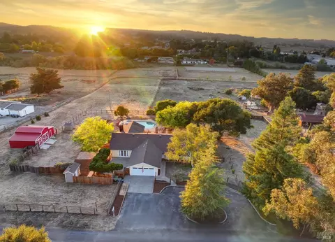 2405 Magnolia Ave, Petaluma, CA 94952