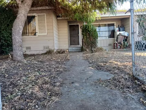 19 Rossmoor Ct, Oakland, CA 94603