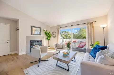 60 Schooner Ct, Richmond, CA 94804