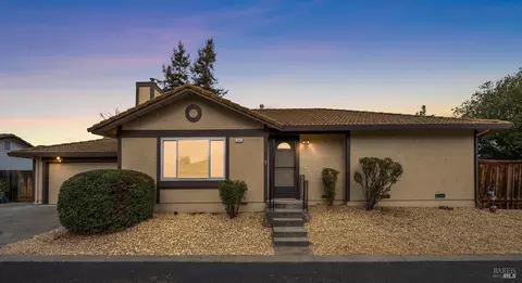 1661 Rainier Ave, Petaluma, CA 94954